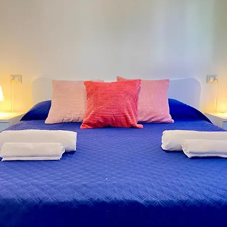 Casa Spaziosa Con Giardino E Piscina Nel *