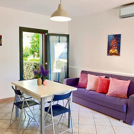 Casa Spaziosa Con Giardino E Piscina Nel