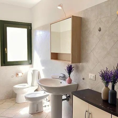 Casa Spaziosa Con Giardino E Piscina Nel Santa Maria