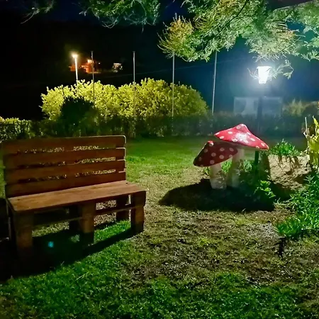 Casa Spaziosa Con Giardino E Piscina Nel Lejlighed *